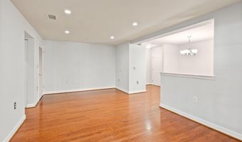 4089 S FOUR MILE RUN Dr 201, Arlington, VA 22204