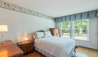 214 W Hintz Rd, Arlington Heights, IL 60004