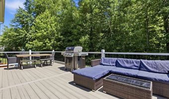 37 Hemlock Dr, Ayer, MA 01432