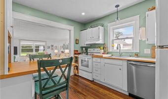 129 Bliss Mine Rd, Newport, RI 02840
