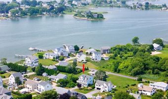 8 Green Acres Dr, Narragansett, RI 02882