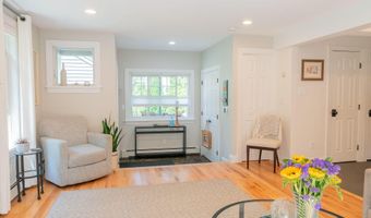 32 Pleasant Hill Rd, Falmouth, ME 04105