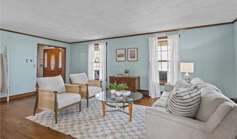 4 Karen Ln, Bristol, RI 02809