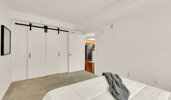 880 N POLLARD St 801, Arlington, VA 22203