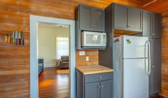 112 14th St, Apalachicola, FL 32320