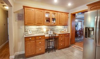 2421 Woodcrest Dr, Alton, IL 62002
