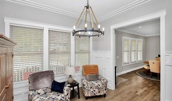 1510 Hawthorne Ln, Charlotte, NC 28205