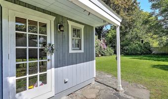 9 Roberta Dr, Barrington, RI 02806