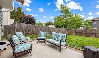 93 Church St, Barrington, RI 02806