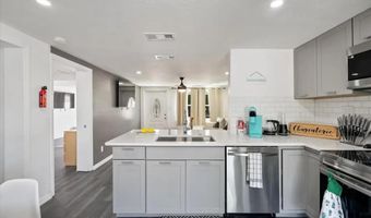 5332 NUTMEG Ave, Sarasota, FL 34231