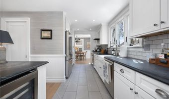 9 Anthony St, Newport, RI 02840