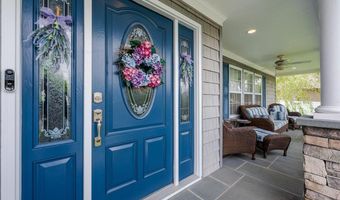 18 South Plz, Amity Harbor, NY 11701