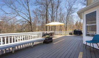 42 Wedgewood Dr, Danbury, CT 06811