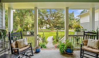 9 Bajala Dr E, Beaufort, SC 29907
