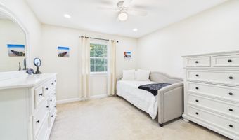33 STEPHANIE Dr, Bear, DE 19701