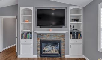 8244 SW Indian Hills Rd, Auburn, KS 66402