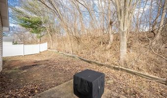 537 Treetop Village Dr, Ballwin, MO 63021