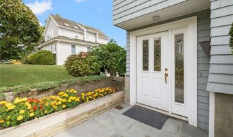 5 Defenders Row, Newport, RI 02840