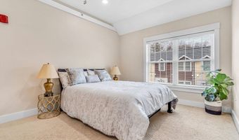 54 Loomis St 2202, Bedford, MA 01730