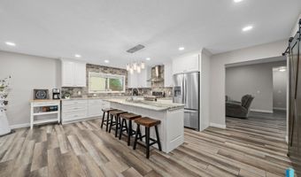 316 S Country Club Ave, Brandon, SD 57005