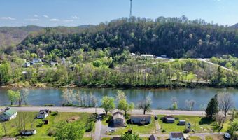 127 Calhoun St, Alderson, WV 24910