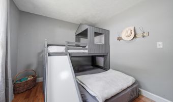 11 W Winkley St, Amesbury, MA 01913