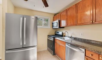 109 E REED Ave 1/2, Alexandria, VA 22305
