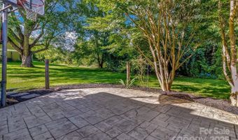 5 Fairway Dr, Arden, NC 28704