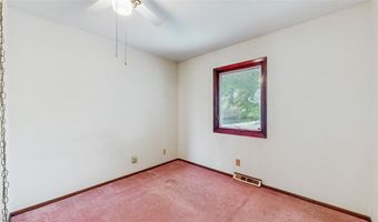 512 12th Ave NW, Altoona, IA 50009