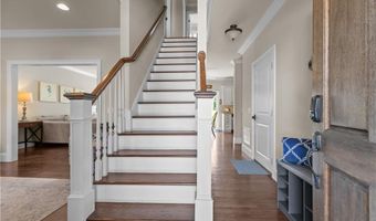 5 Lowndes St, Newport, RI 02840