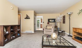 232 Point Of Woods Dr, Albany, NY 12203