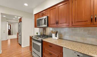 7822 MOORLAND Ln, Bethesda, MD 20814
