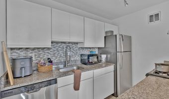 4390 LORCOM Ln 805, Arlington, VA 22207