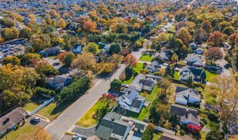 31 Grand Central Ave, Amityville, NY 11701