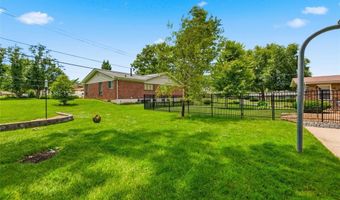 409 Mayfair Dr, Ballwin, MO 63011