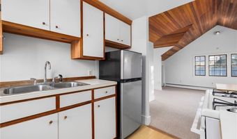 28 John St, Newport, RI 02840
