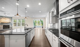 85 Brighton Dr, Aurora, OH 44202