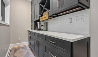 3536 N DICKERSON St, Arlington, VA 22207