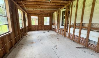 6122 Poplar Rd, Albany, GA 31705