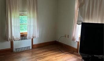 12 Oakland Ave, Johnston, RI 02919