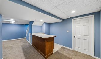 800 Eaglebrooke Dr, Ballwin, MO 63021