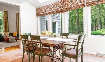 60 Pheasant Dr, East Greenwich, RI 02818