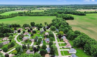 302 Westwinds Dr, Almont, MI 48003