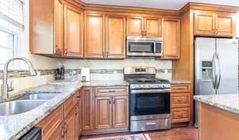 6712 HARRISON Ln, Alexandria, VA 22306