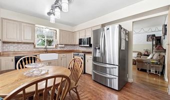 15274 Regina Ave, Allen Park, MI 48101