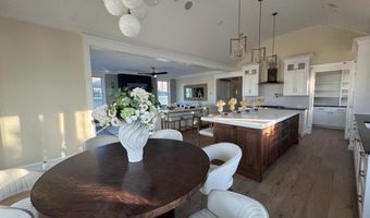 281 7TH St, Avalon, NJ 08202