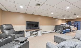 44 Devonshire Ct, Middletown, NJ 07748