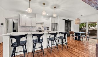 103 NE 7th St, Bentonville, AR 72712