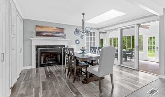 20 Beechwood Dr, Cranston, RI 02921