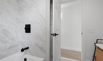 25 Stoneham St, Cranston, RI 02920